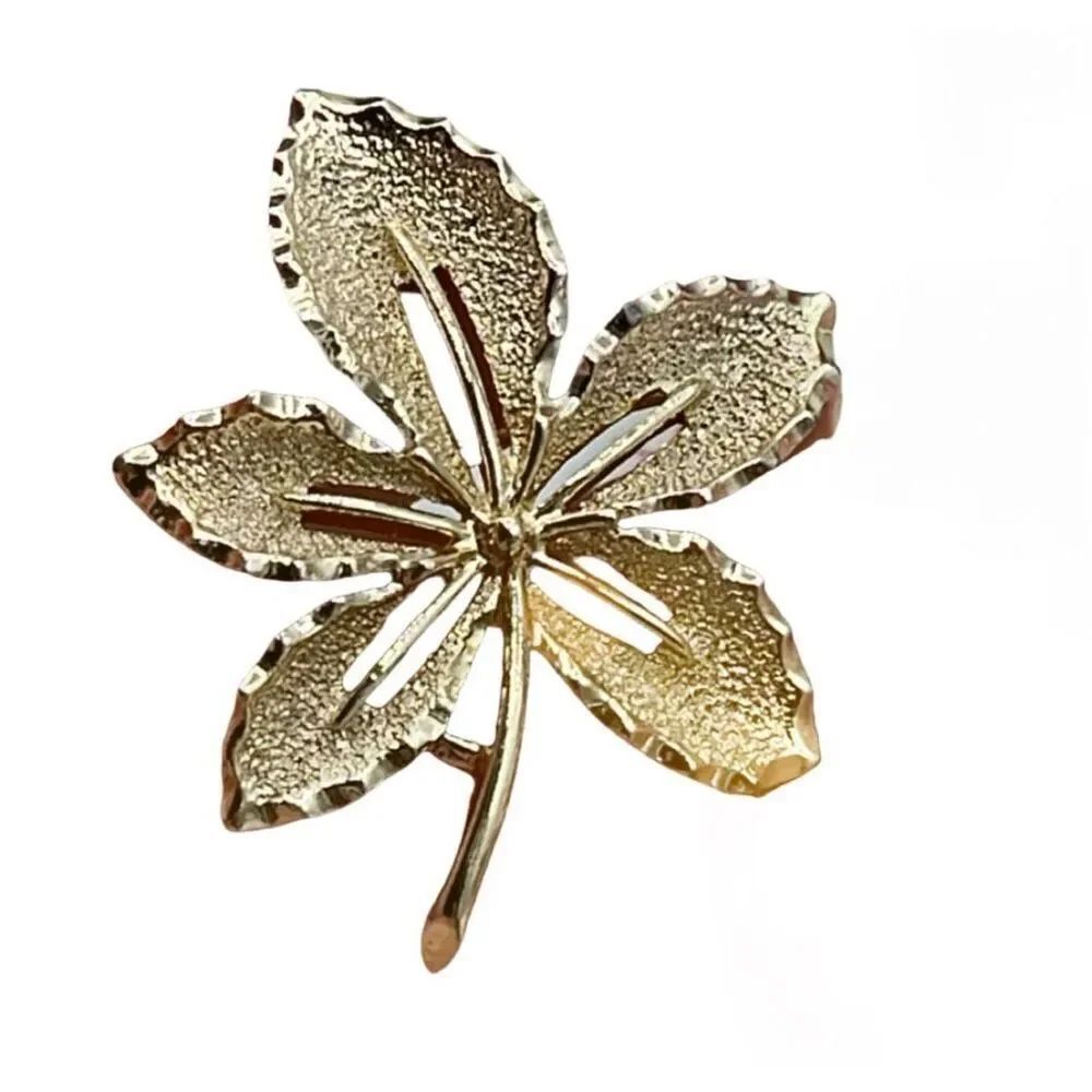 Vintage Sarah Coventry gold colored leaf brooch